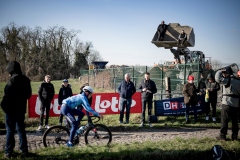 spectators looking over the scetchy cobbles55th Le Samyn 2023One day race from Quaregnon to Dour (BEL/209km)©kramon